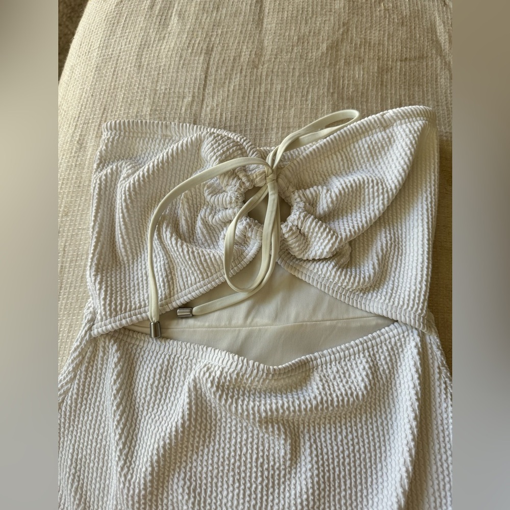 Billabong White Textured Cutout One-Piece Swimsuit - Picture 2 of 3